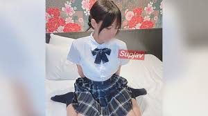 FC2-PPV-4772529_3 她被男人包围。她第一次被大量颜射和中出。