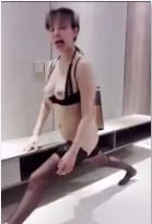 白皙骚淫娃先来个一字马暖身随后被男友口爆颜射.