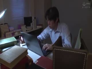 [中文字幕]HOMA-070 中年のおじさま好きな文系美女に学内監禁されて