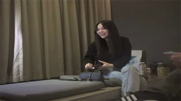 沈先生高顔反差美女吃鸡啪啪前凸后翘大长腿.