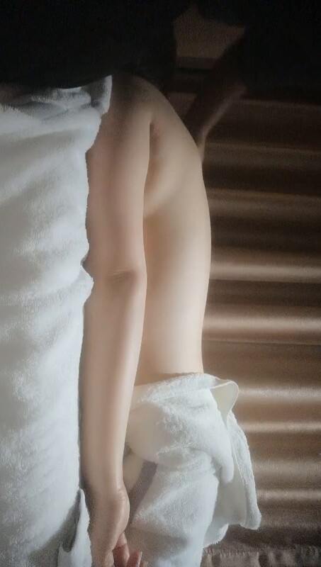 女子保健SPA养生馆偷拍女客人按摩服务精油推屁股特写视角金手指扣穴按摩床上来一发